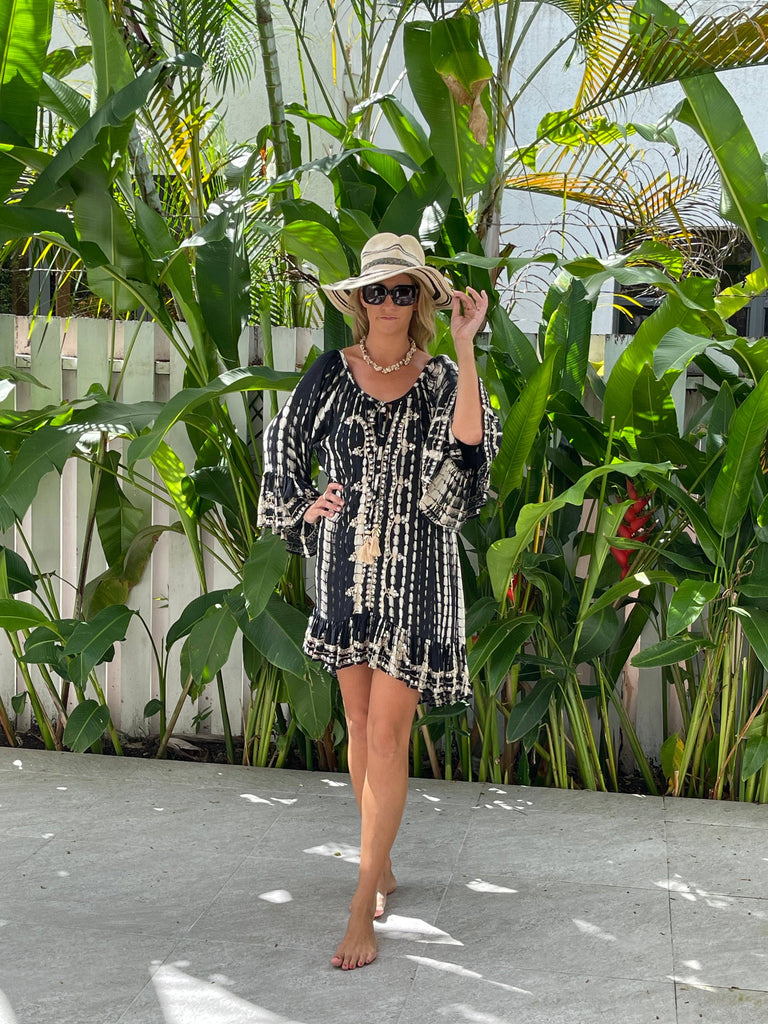 Ollie Burwell - Kaftan beach cover up black and gold - Tye dye one size: Medium / Large